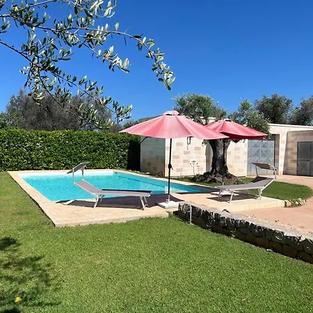 Pergola سان ميكيلي سالنتينو