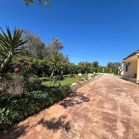 Pergola سان ميكيلي سالنتينو