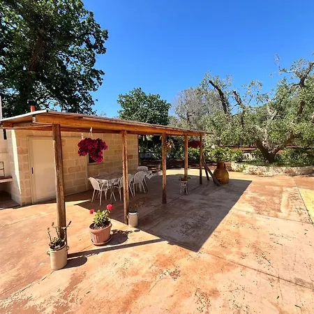 Pergola سان ميكيلي سالنتينو