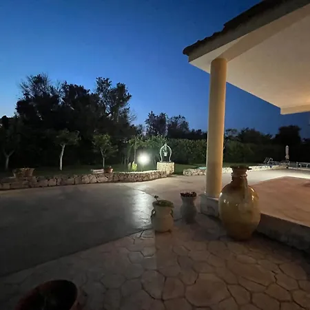 Pergola فيلة سان ميكيلي سالنتينو